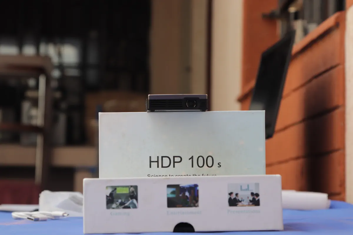HDP100s Pico Projector